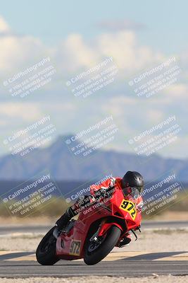 media/Nov-16-2025-Race Pace (Sun) [[8c5fa54630]]/Non Verified Riders (1st 20 Minutes)/5-Turn 15 (110pm)/